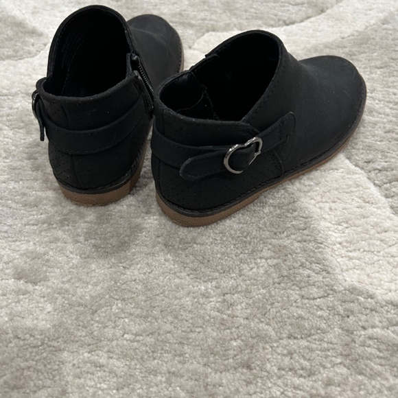 Childrens place ankle boots 2 pairs - Picture 4 of 4